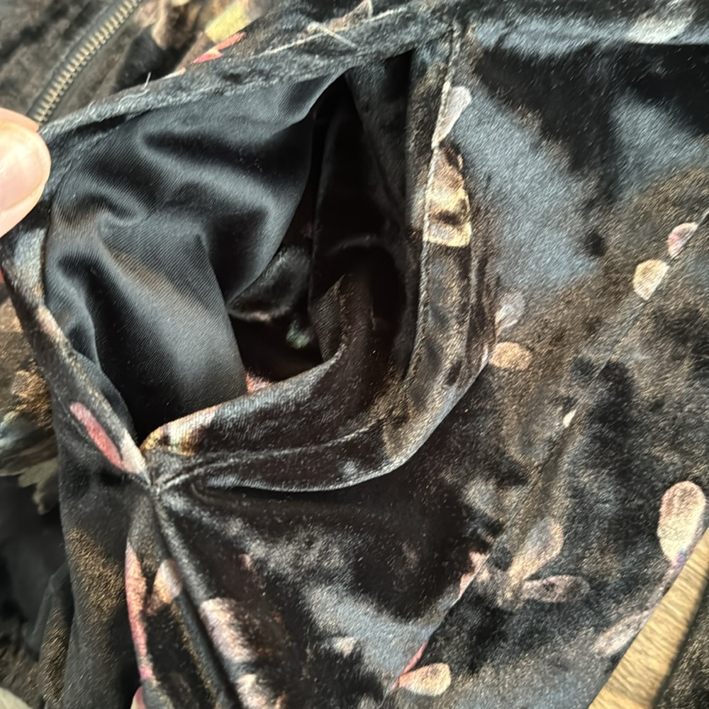 Great condition velvet zip up bomber jacket - Picture 3 of 11